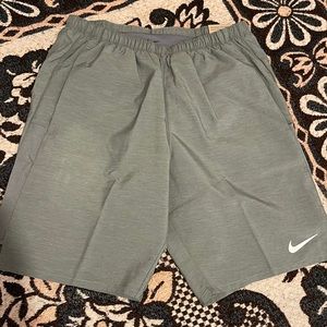 *NIKE* DF Challenger 9" BF Shorts - Men's small